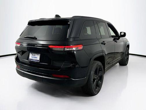Diamond Black Crystal Pearlcoat 2023 Jeep Grand Cherokee Altitude