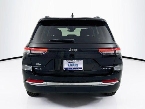 Diamond Black Crystal Pearlcoat 2023 Jeep Grand Cherokee Laredo