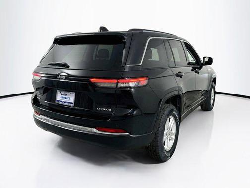 Diamond Black Crystal Pearlcoat 2023 Jeep Grand Cherokee Laredo