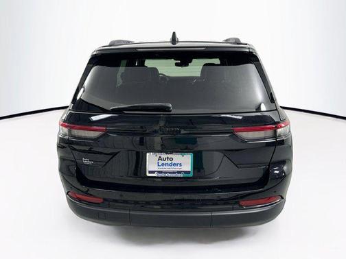 Diamond Black Crystal Pearlcoat 2023 Jeep Grand Cherokee Altitude