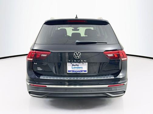 Deep Black Pearl 2023 Volkswagen Tiguan 2.0T SE