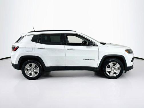 Bright White Clearcoat 2022 Jeep Compass Latitude