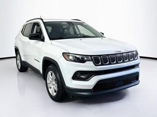 Bright White Clearcoat 2022 Jeep Compass Latitude