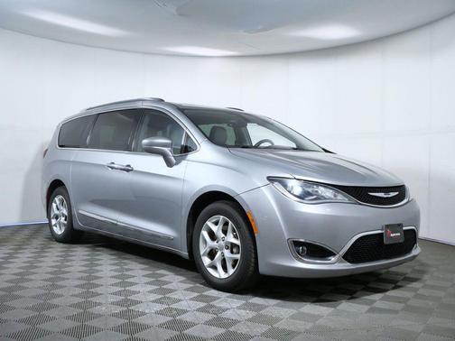 Billet Silver Metallic 2017 Chrysler Pacifica Touring-L Plus