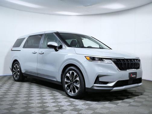 Ceramic White 2024 Kia Carnival EX