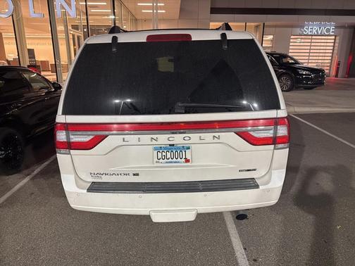 2015 Lincoln Navigator Base