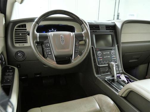 2015 Lincoln Navigator Base