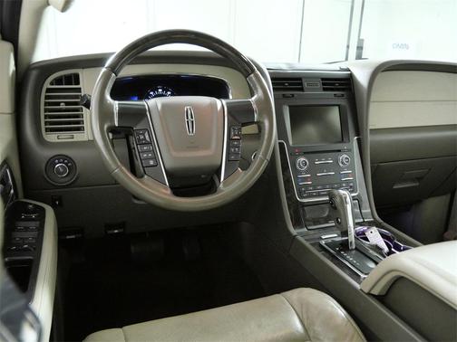 2015 Lincoln Navigator Base