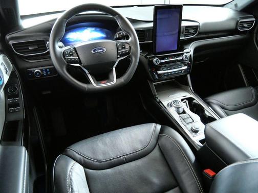 Gray Metallic 2021 Ford Explorer ST