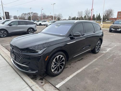 Infinite Black Metallic Clearcoat 2024 Lincoln Nautilus Reserve