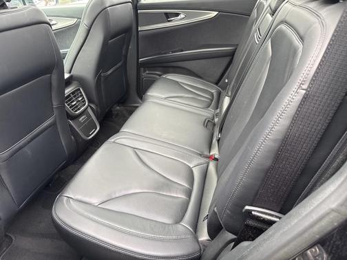 2019 Lincoln Nautilus Select