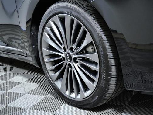 2019 Kia Cadenza Limited