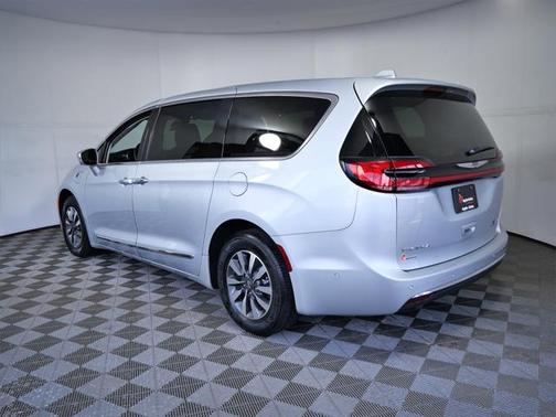 2022 Chrysler Pacifica Hybrid Limited