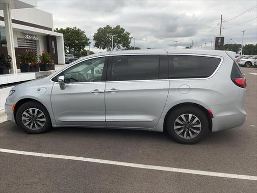 2022 Chrysler Pacifica Hybrid Limited