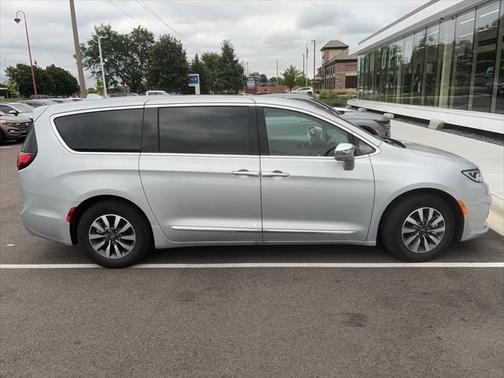 2022 Chrysler Pacifica Hybrid Limited