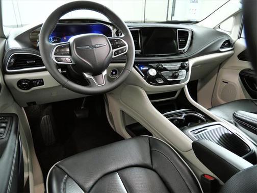 2022 Chrysler Pacifica Hybrid Limited