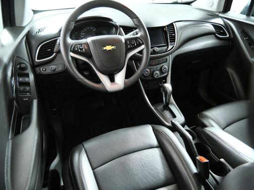 Shadow Gray Metallic 2021 Chevrolet Trax LT