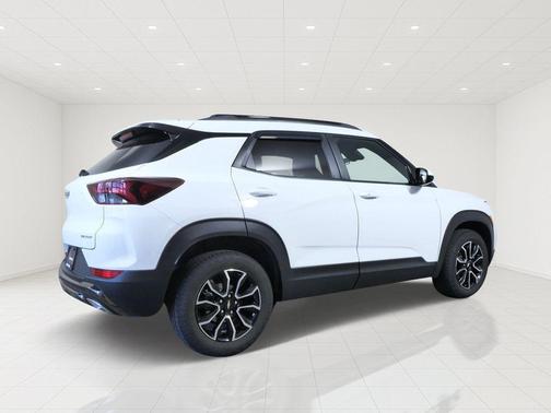 Summit White 2023 Chevrolet Trailblazer ACTIV