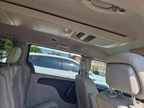 2015 Chrysler Town & Country Touring-L