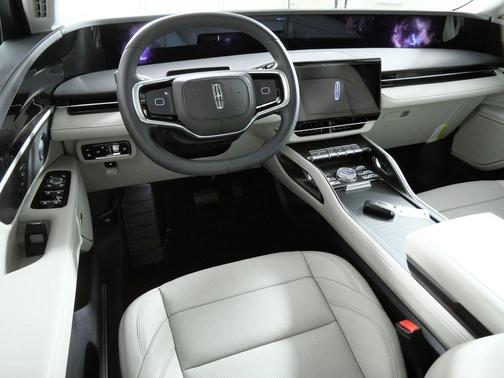 Radiance Metallic 2026 Lincoln Nautilus Premiere
