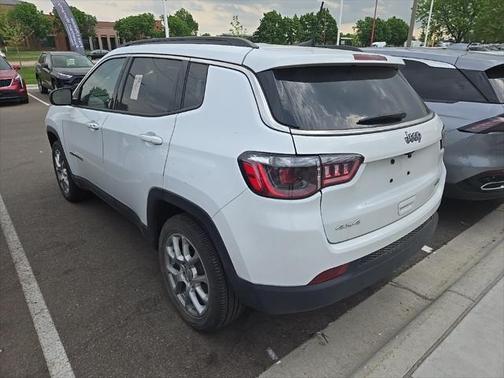 2022 Jeep Compass Latitude Lux