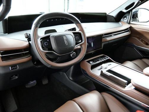 White Metallic 2026 Lincoln Navigator L Reserve
