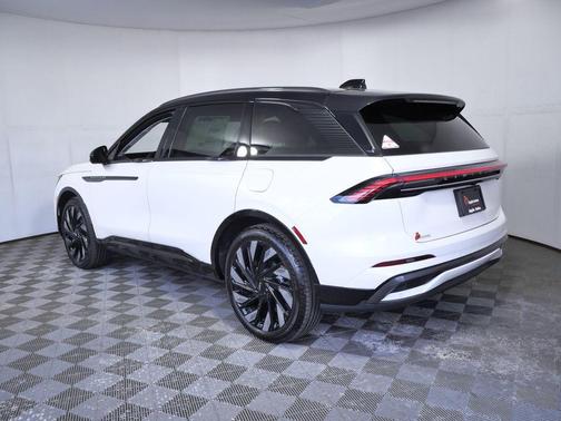 White Platinum Clearcoat Metallic 2026 Lincoln Nautilus Reserve