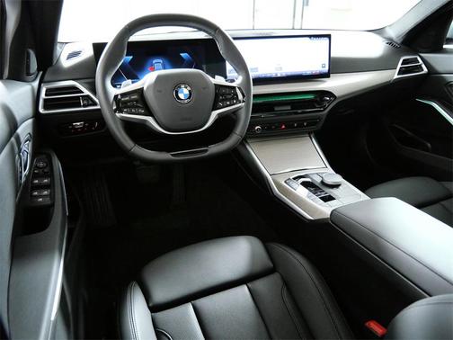 2025 BMW 330 i xDrive