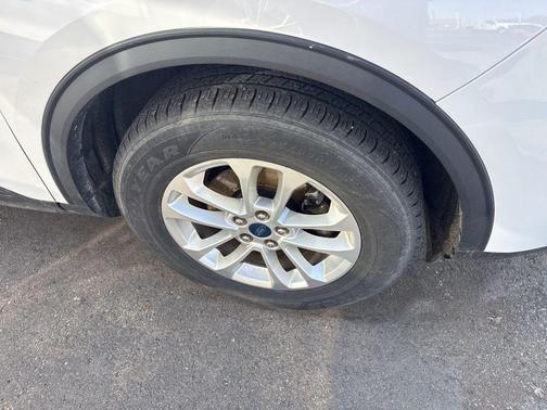 OXFORD WHITE 2021 Ford Escape SE