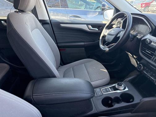 OXFORD WHITE 2021 Ford Escape SE