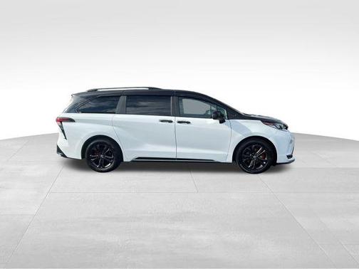 2024 Toyota Sienna XSE 7 Passenger