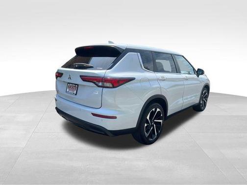 2022 Mitsubishi Outlander ES