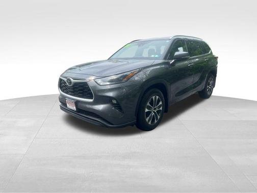 Magnetic Gray Metallic 2021 Toyota Highlander XLE