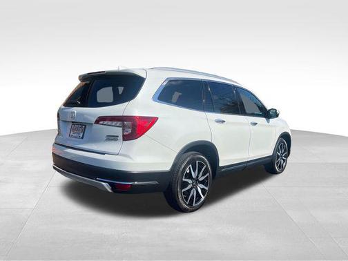 2022 Honda Pilot Touring 8-Passenger