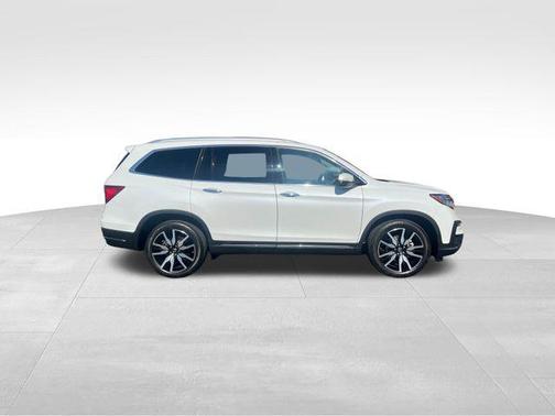 2022 Honda Pilot Touring 8-Passenger