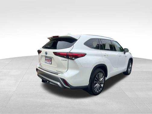 2021 Toyota Highlander Hybrid Platinum