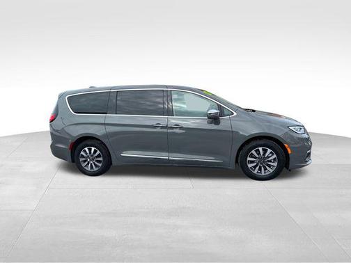 2022 Chrysler Pacifica Hybrid Limited
