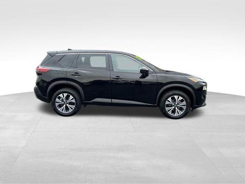 Super Black 2022 Nissan Rogue SV