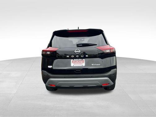 Super Black 2022 Nissan Rogue SV
