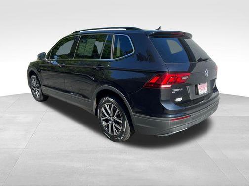 Deep Black Pearl 2019 Volkswagen Tiguan 2.0T SE 4MOTION