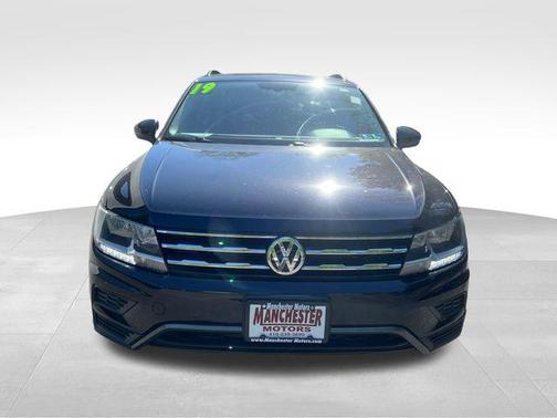 Deep Black Pearl 2019 Volkswagen Tiguan 2.0T SE 4MOTION