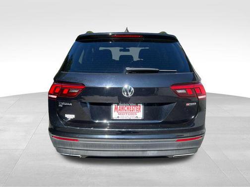 Deep Black Pearl 2019 Volkswagen Tiguan 2.0T SE 4MOTION
