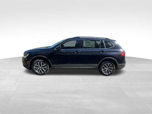 Deep Black Pearl 2019 Volkswagen Tiguan 2.0T SE 4MOTION