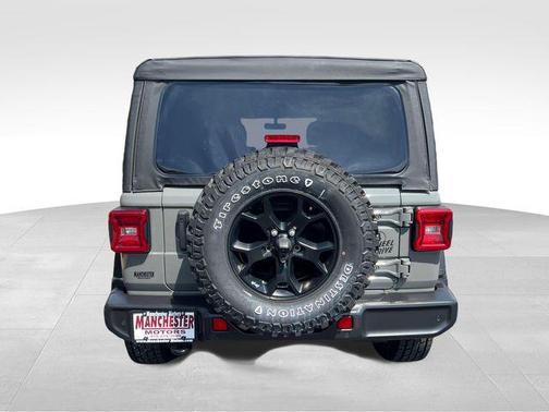Sting-Gray Clearcoat 2022 Jeep Wrangler Willys