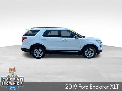 Oxford White 2019 Ford Explorer XLT