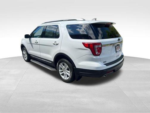 Oxford White 2019 Ford Explorer XLT