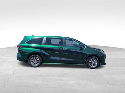 2021 Toyota Sienna LE