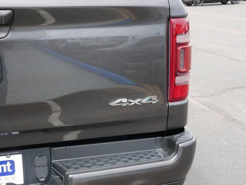 Granite Crystal Metallic Clearcoat 2019 RAM 1500 Laramie