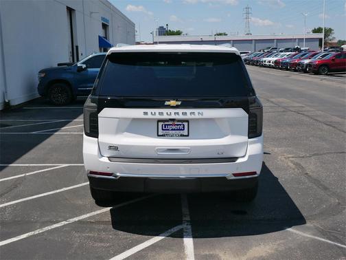 2025 Chevrolet Suburban LT