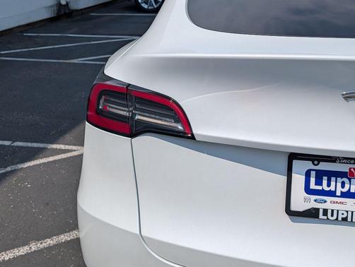 Pearl White Multi-Coat 2022 Tesla Model Y Performance
